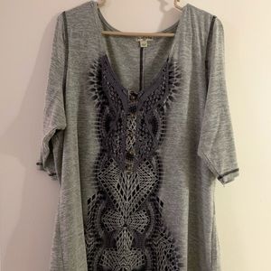 Gray 3/4 sleeved shirt